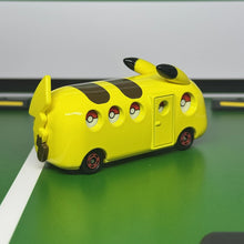 Lade das Bild in den Galerie-Viewer, Pokemon Pikachu Spielzeug Bus zum sammeln oder spielen
