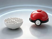Lade das Bild in den Galerie-Viewer, Pokeball als Baustein-Spielzeug (ca. 7cm)
