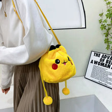 Lade das Bild in den Galerie-Viewer, Flauschige Pikachu Schultertasche

