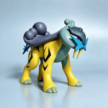 Lade das Bild in den Galerie-Viewer, Detailreiche Suicune, Entei oder Raikou Pokemon Figuren
