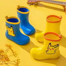 Lade das Bild in den Galerie-Viewer, Kinder Gummistiefel mit Pikachu Pokemon Motiven
