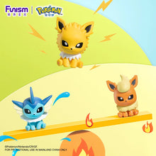 Lade das Bild in den Galerie-Viewer, Spielset 8 Stk. Pokebälle mit Evoli Entwicklungen Figuren
