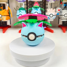Lade das Bild in den Galerie-Viewer, Premium Pokeball in vielen Motiven Glumanda Charmander, Schiggy Squirtle, Bisasam Bulbasaur, Glurak uvm.
