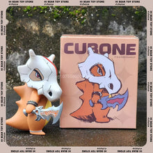 Lade das Bild in den Galerie-Viewer, Detailreiche Tragosso Cubone Figur (ca. 14cm) Pokemon Figur
