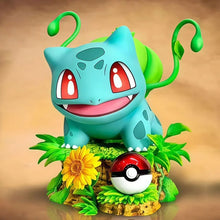 Lade das Bild in den Galerie-Viewer, Niedliche Bisasam Bulbasaur Figure mit kleinen Pokeball - Deako, Sammel-Figur ca. 10cm
