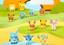 Lade das Bild in den Galerie-Viewer, Pokebälle mit Pokemon Figur - viele Motive
