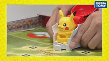 Laden und Abspielen von Videos im Galerie-Viewer, Pokemon Ultimatch Pikachu gegen Glurak Charizard Spielzeug Set
