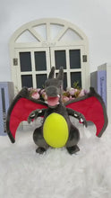 Cargando y reproduciendo videos en el visor de la galería, figura de peluche Pokémon deslumbrante Charizard - Shiny Charizard (aprox. 38 cm)