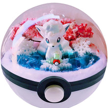 Cargue la imagen en el visor de la galería, compre Big Pokeball con figura de Pokémon