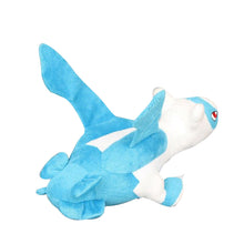 Carga la imagen en el visor de la galería, compra el peluche de Pokémon Latias / Latios (aprox.30 cm)