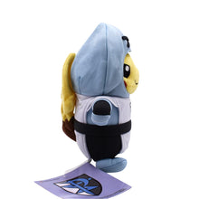 Cargue la imagen en el visor de la galería, compre Pokémon de peluche Team Plasma Cuddly Toy (aprox. 20 cm).