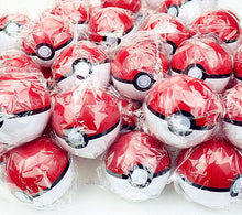 Carga la imagen en el visor de la galería, compra 30 pokebolas con figuras de pokemon