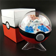 Cargue la imagen en el visor de la galería, compre Big Pokeball con figura de Pokémon