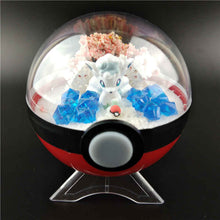 Cargue la imagen en el visor de la galería, compre Big Pokeball con figura de Pokémon