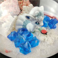 Cargue la imagen en el visor de la galería, compre Big Pokeball con figura de Pokémon