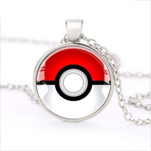 Cargue la imagen en el visor de la galería, compre un collar de Pokémon con un dije de Poké Ball