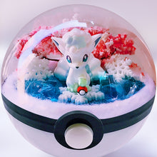 Cargue la imagen en el visor de la galería, compre Big Pokeball con figura de Pokémon