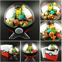 Cargue la imagen en el visor de la galería, compre Big Pokeball con figura de Pokémon