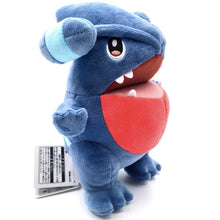 Carga la imagen en el visor de la galería, compra el peluche de Pokémon Gible / Kaumalat (aprox.22 cm)