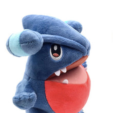 Carga la imagen en el visor de la galería, compra el peluche de Pokémon Gible / Kaumalat (aprox.22 cm)