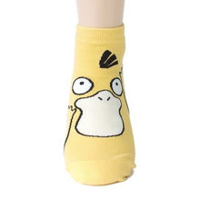Carga la imagen en el visor de la galería, compra bonitos calcetines de Pokémon (Pikachu, Charmander, Enton o Schiggy)