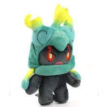 Cargue la imagen en el visor de la galería, compre Marshadow Peluche Pokémon Negro-Verde (aprox. 25 cm).