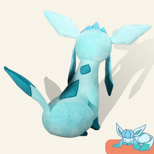 Cargue la imagen en el visor de la galería, Glaziola / Glaceon con la nueva apariencia: compre un peluche de Pokémon (aproximadamente 30 cm)