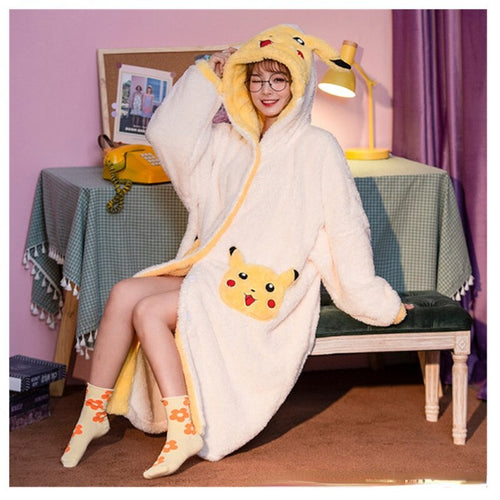 Pokemon Pikachu Kuscheliger Fleece Bademantel kaufen