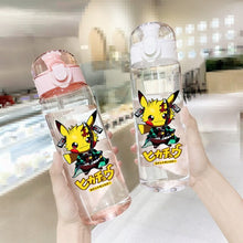 Sube la imagen al visor de la galería, compra una botella de agua reutilizable Pokemon Pikachu