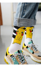 Cargue la imagen en el visor de la galería, compre elegantes calcetines de Pokemon Pikachu