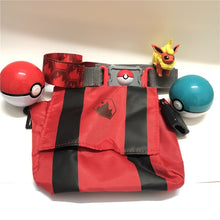 Carga la imagen en el visor de la galería, compra un cinturón de Pokemon Poke Ball con 2x Pokeball y 1x figura