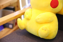 Chargez l'image dans la visionneuse de la galerie, achetez la peluche Pikachu XXL (env. 60 cm).