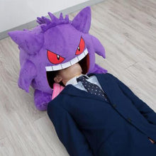 Carica l'immagine nel visualizzatore della galleria, acquista il personaggio di peluche XXL Pokémon Gengar con linguetta estraibile (circa 45 cm).