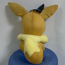 Cargue la imagen en el visor de la galería, compre la figura de peluche Pokémon Eevee Eevee con un disfraz de Halloween (aprox. 28 cm).