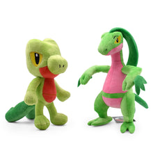 Cargue la imagen en el visor de la galería, compre el Pokémon de peluche Grovyle / Geckarbor (aproximadamente 19 cm / 33 cm)